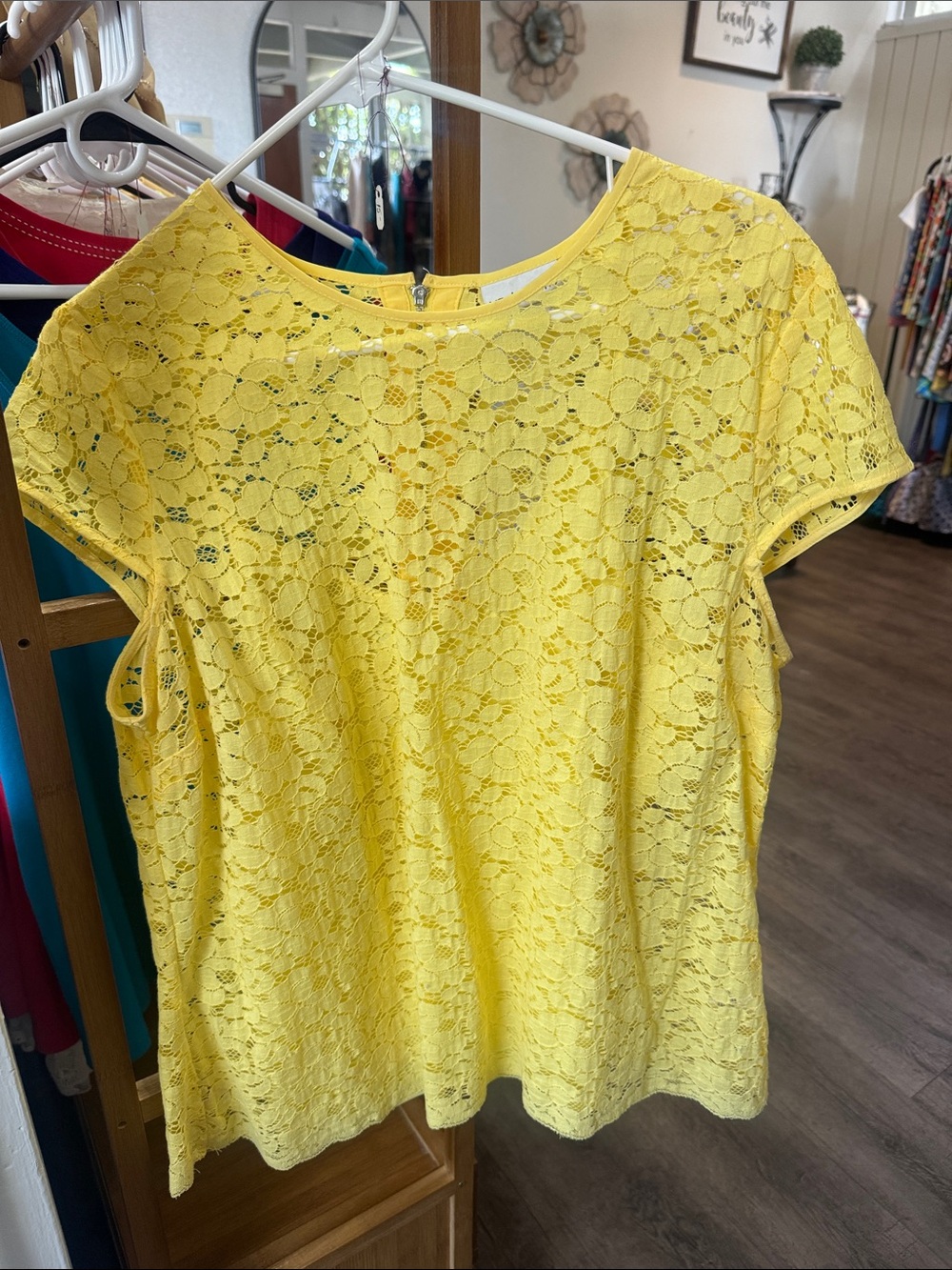 Liz Claiborne Yellow Floral Lace Short Sleeve Top